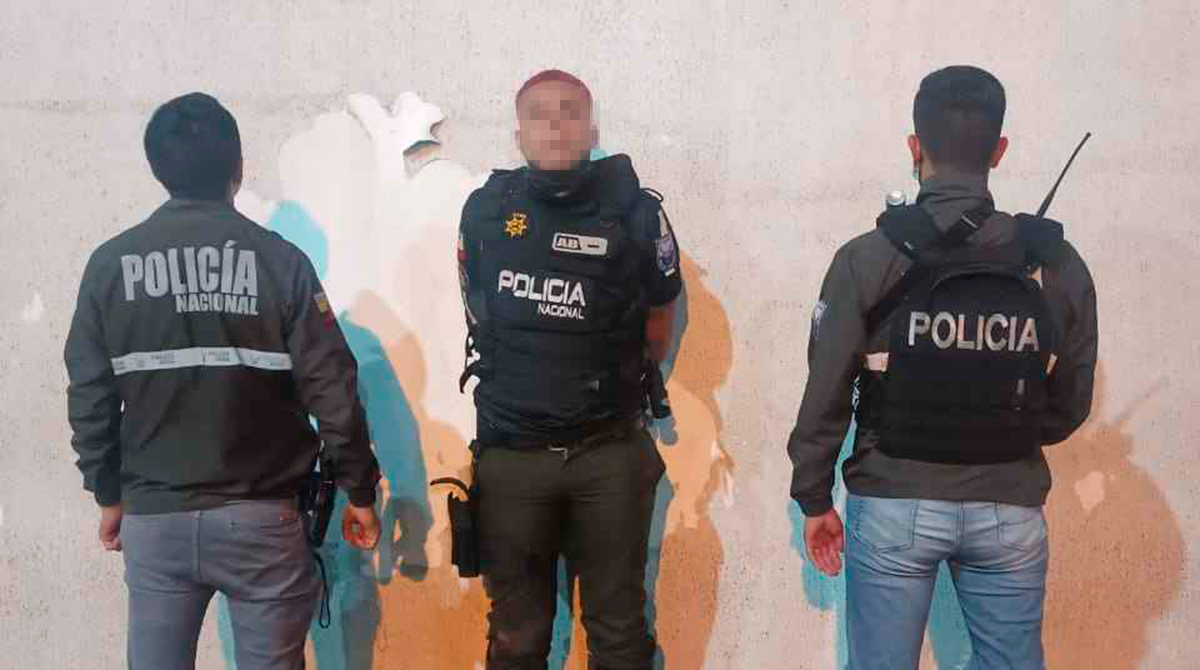 El sospechoso portaba un chaleco antibalas con la insignia del GOM. Foto: Cortesía Policía