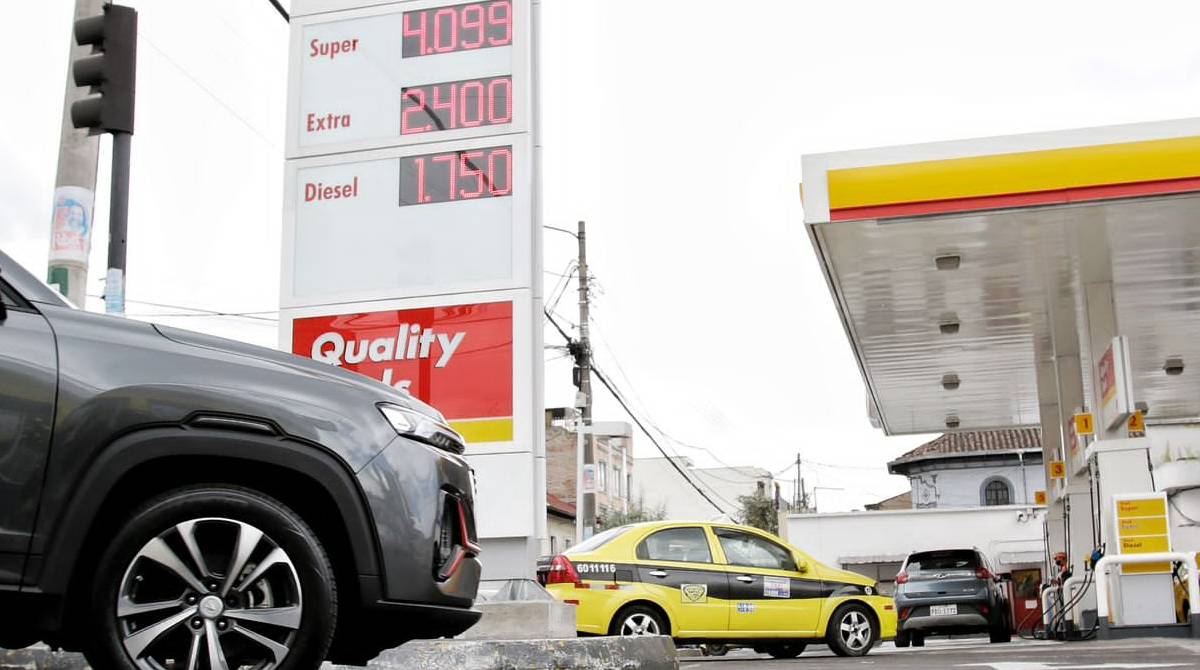 El precio de la gasolina súper se actualiza de manera mensual desde diciembre de 2018. Antes, este derivado tenía un costo fijo. Foto: Archivo / EL COMERCIO.