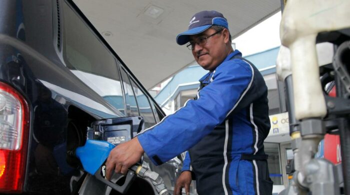 El precio de las gasolinas súper y ecoplus se actualizan mensualmente, porque su costo se encuentra liberado desde diciembre de 2018 y agosto de 2022, respectivamente. Foto: Archivo / El Comercio.