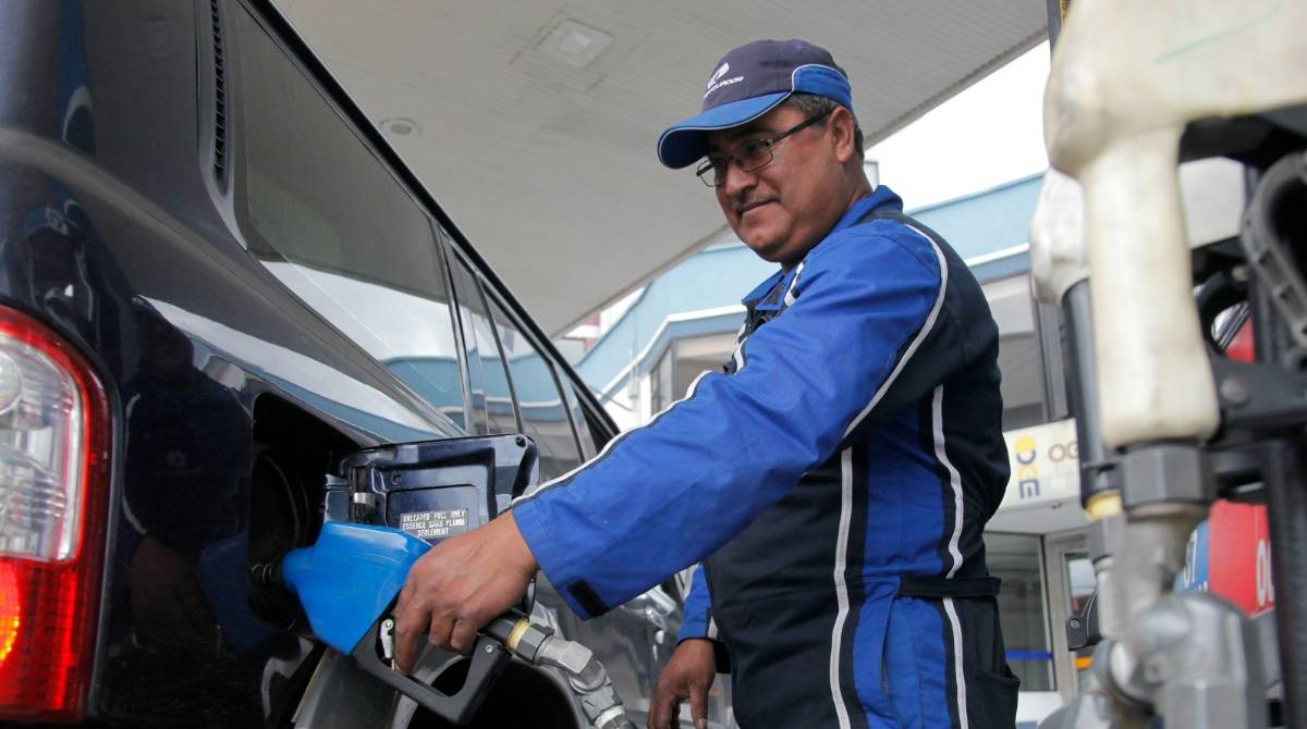 El precio de las gasolinas súper y ecoplus se actualizan mensualmente, porque su costo se encuentra liberado desde diciembre de 2018 y agosto de 2022, respectivamente. Foto: Archivo / El Comercio.