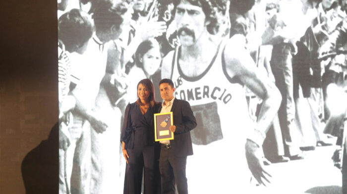 La organización de la Quito Últimas Noticias 15K Adidas realizó un homenaje a varios de los atletas históricos como el múltiple ganador Luis Tipán. Foto: Julio Estrella / EL COMERCIO