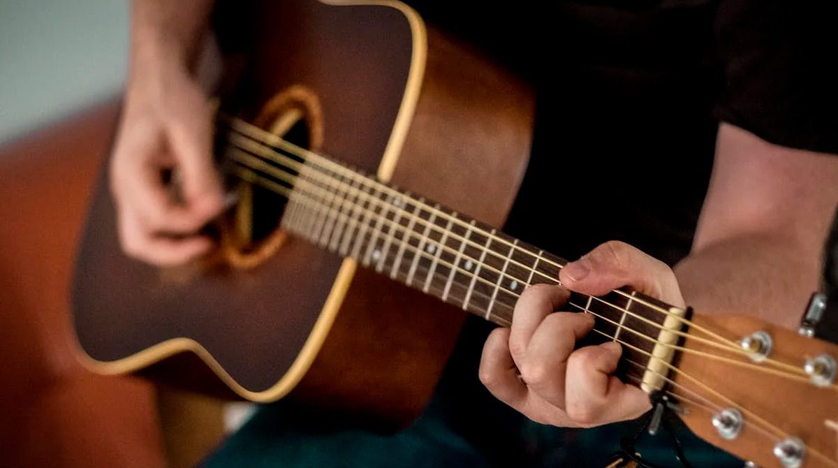 Imagen referencial. La guitarra es uno de los instrumentos más antiguos y populares del mundo. Foto: Pexels