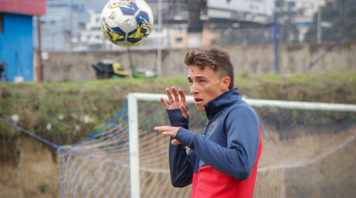 Un jugador del Deportivo Quito durante una práctica. Foto: @SDQuito_Oficial