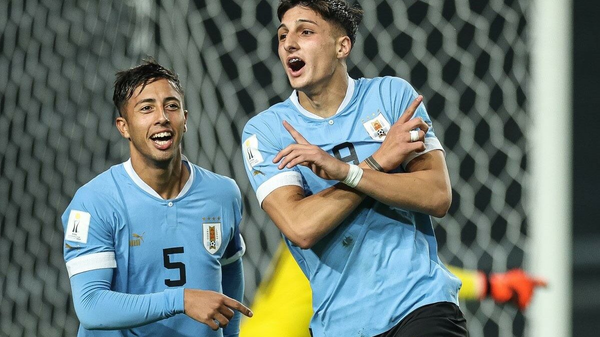 Jugadores de Uruguay festejan un gol en el Mundial Sub 20. Foto: @FIFAWorldCup