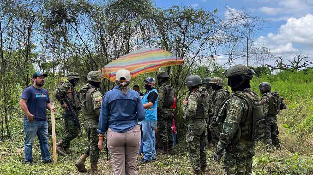 Las autoridades ecuatorianas encontraron a 1 500 personas al interior de un área del parque Samanes, con la intención de invadirlo. Foto: cortesía Secretaría Técnica de Asentamientos Humanos