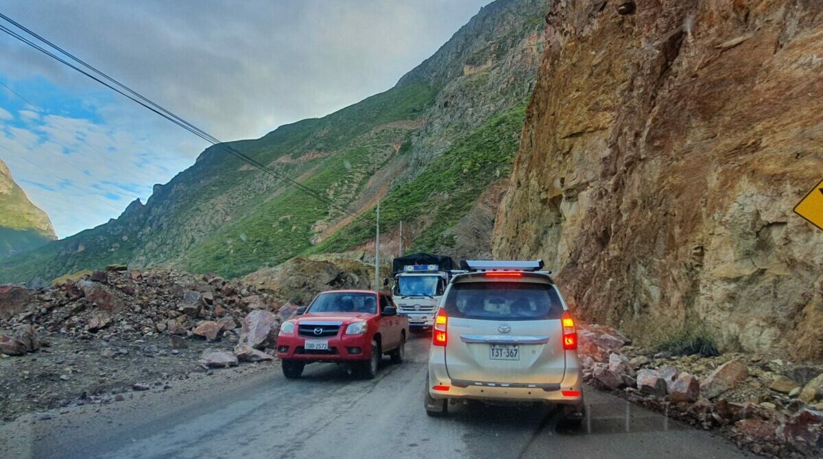 A lo largo de los 210 kilómetros de la Girón-Pasaje han más de 50 derrumbes de diferentes magnitudes. Foto: Lineida Castillo / EL COMERCIO