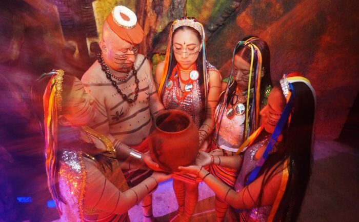 Los indígenas tsáchilas práctican un ritual ancestral durante su fiesta mayor. Foto: cortesía.