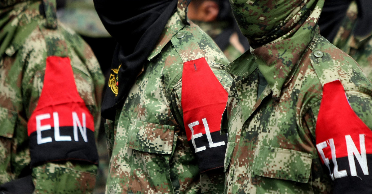 Vista de un grupo de guerrilleros del Ejército de Liberación Nacional (ELN), en una fotografía de archivo. Foto: EFE