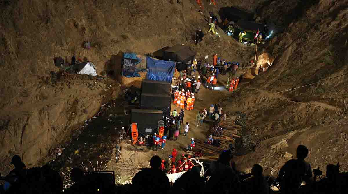 Un incendio en una mina deja 27 desaparecidos en el sur de Perú. Foto: EFE