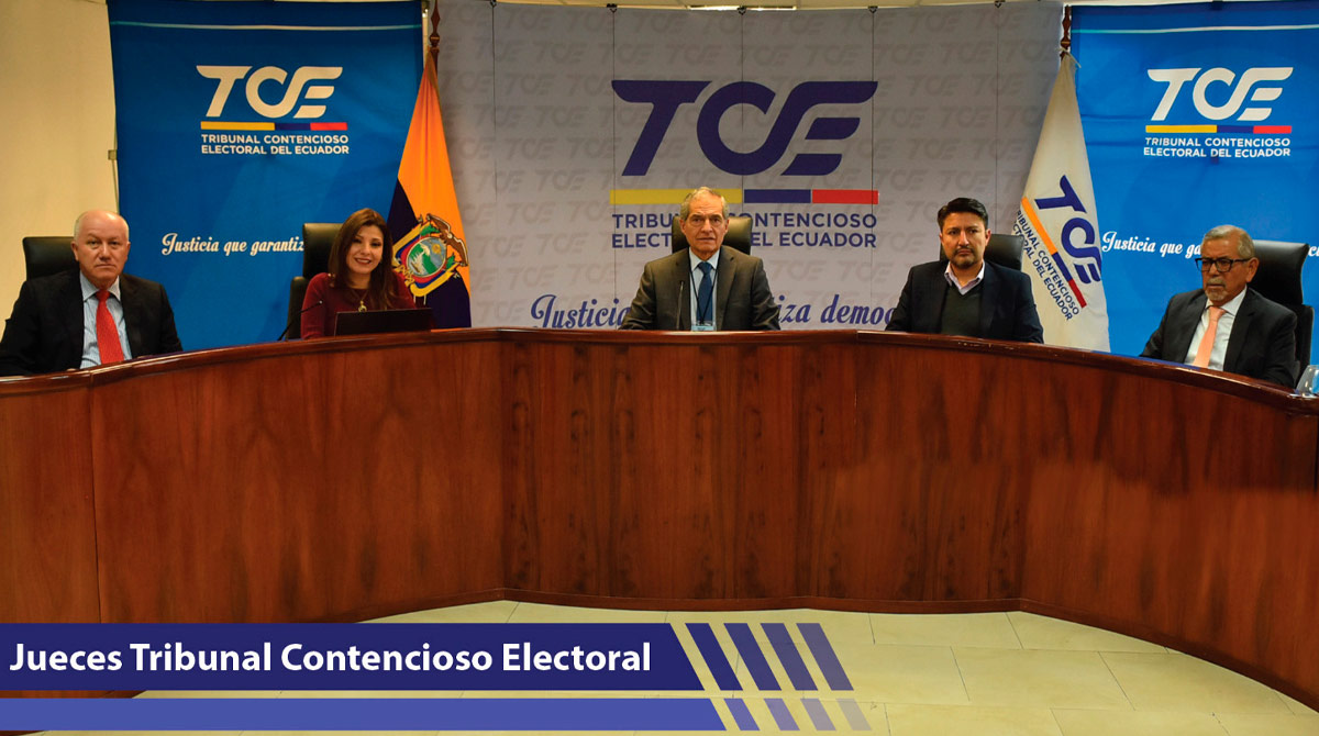 Jueces del Tribunal Contencioso Electoral durante una sesión. Foto: Twitter @TCE_Ecuador