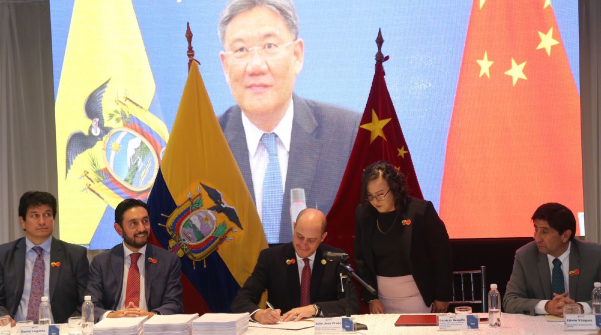 El 10 de mayo, Ecuador firmó el acuerdo comercial con China. Se preveía que entrara en vigencia desde fines del 2023 o inicios del 2024, junto con otros acuerdos comerciales. Foto: Julio Estrella / EL COMERCIO