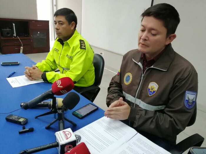 Los agentes de la Unidad de Trata de Personas y Tráfico de Migrantes de Quito realizaron los operativos en la ciudad de Ambato. Ellos informan de las actividades efectuadas. Fotos: Modesto Moreta