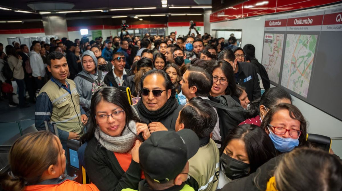 En la estación Quitumbe del Metro de Quito hubo aglomeración. Carlos Noriega / EL COMERCIO