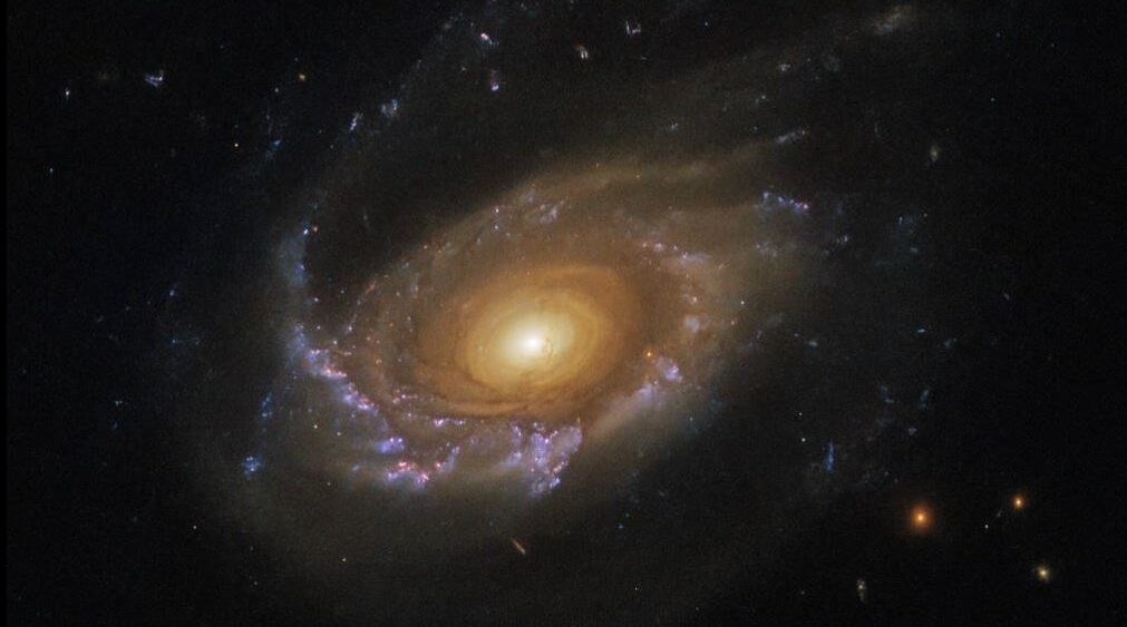 Imagen de la galaxia medusa JW39 capturada por el telescopio espacial Hubble. Foto: ESA / Hubble / NASA