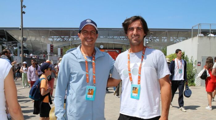 Gonzalo Escobar (izq.) y Diego Hidalgo estuvieron en el complejo de Roland Garros. Foto: Dino García para EL COMERCIO, desde París
