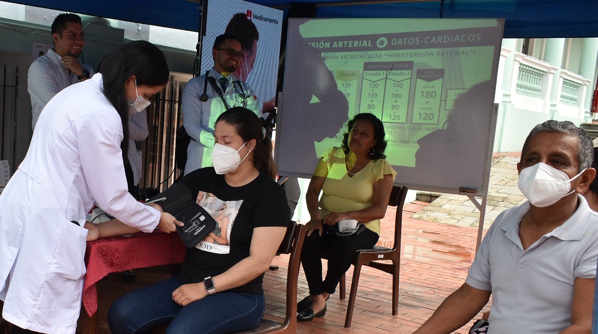 El Hospital Luis Vernaza, en Guayaquil, realizó una jornada preventiva para hablar de hipertensión. Las muertes por este mal Ecuador subieron un 51% en cuatro años en Ecuador. Cortesía Hospital Luis Vernaza
