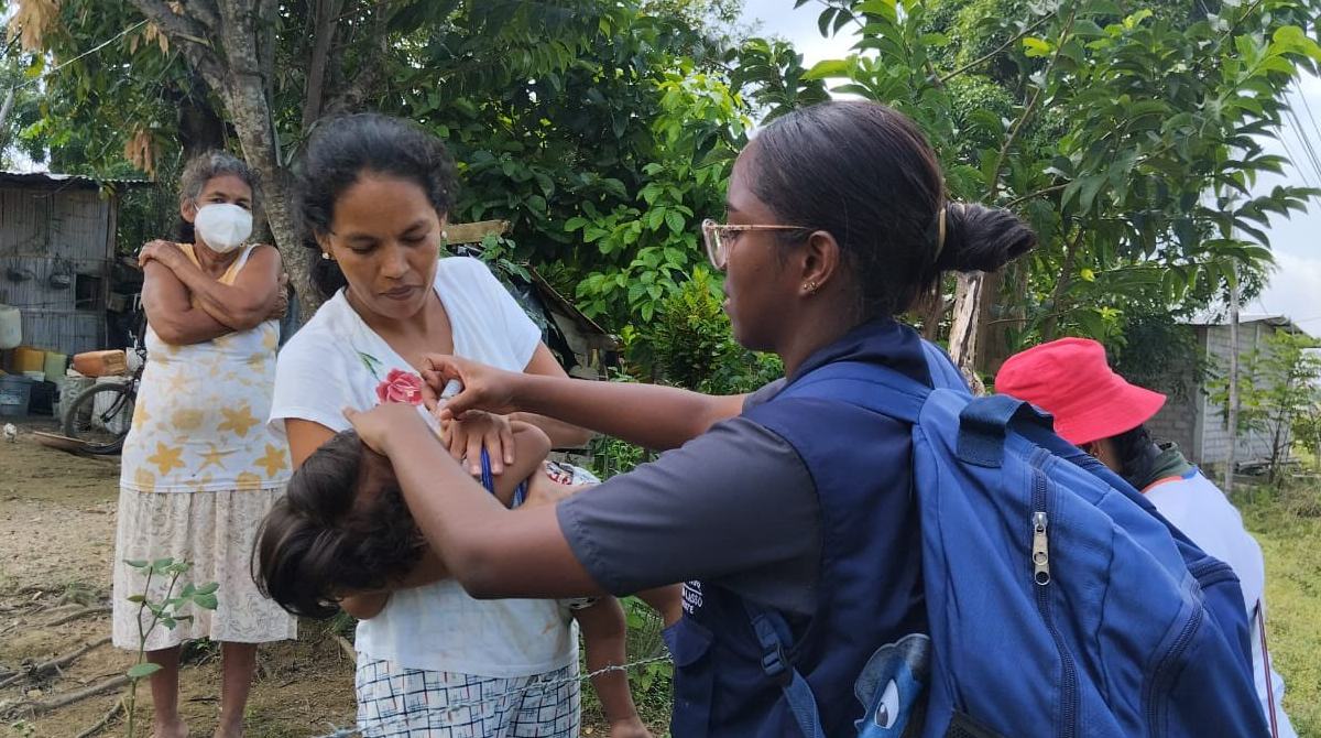 La inseguridad y las inundaciones dificultan el trabajo de las brigadas en Guayaquil y cantones cercanos. La conocida zona 8 tiene un leve rezago en la campaña de vacunación del MSP. Cortesía: Salud Zona 8.