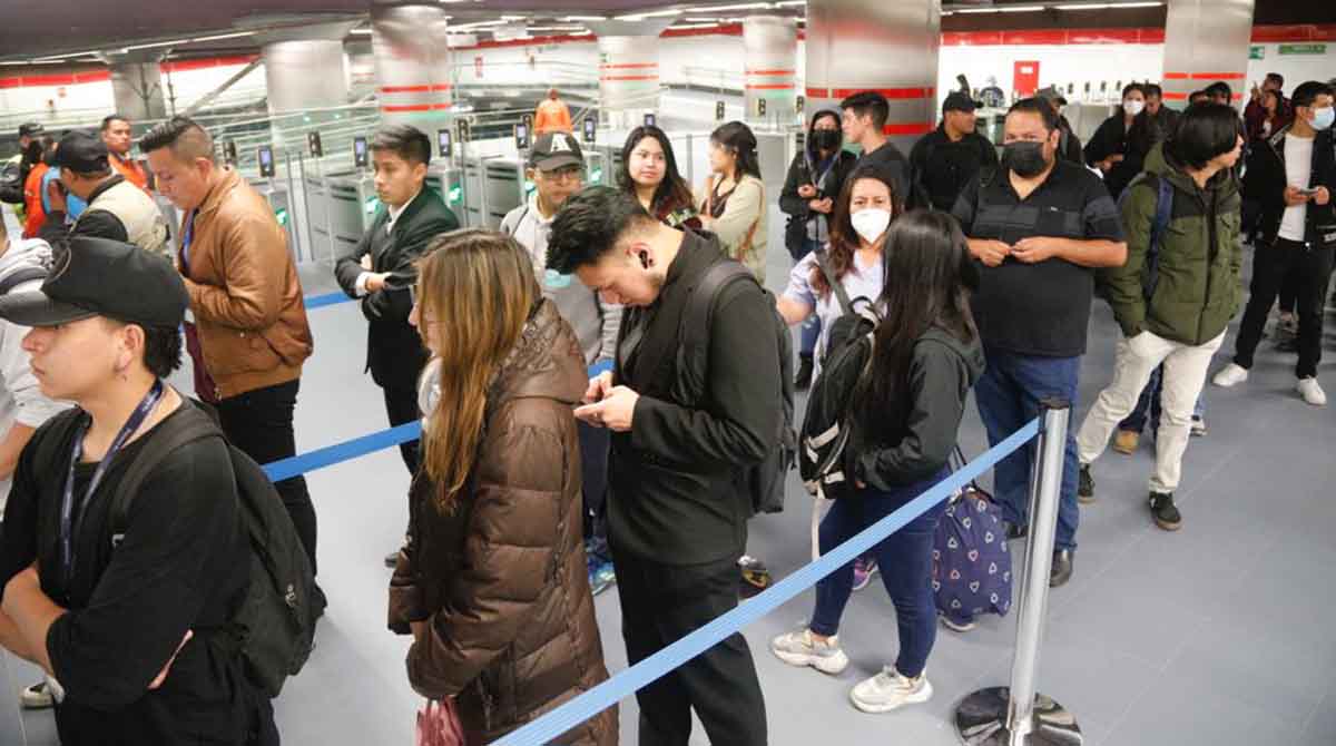 Este miércoles, 3 de mayo de 2023, el cobro de pasajes en el Metro de Quito es intermitente. Foto: Patricio Terán / EL COMERCIO