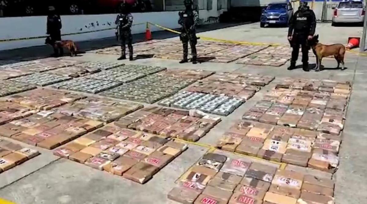 Este 3 de mayo del 2023, la Policía decomisó cerca de tres toneladas de droga en Guayaquil. Foto: Policía Nacional