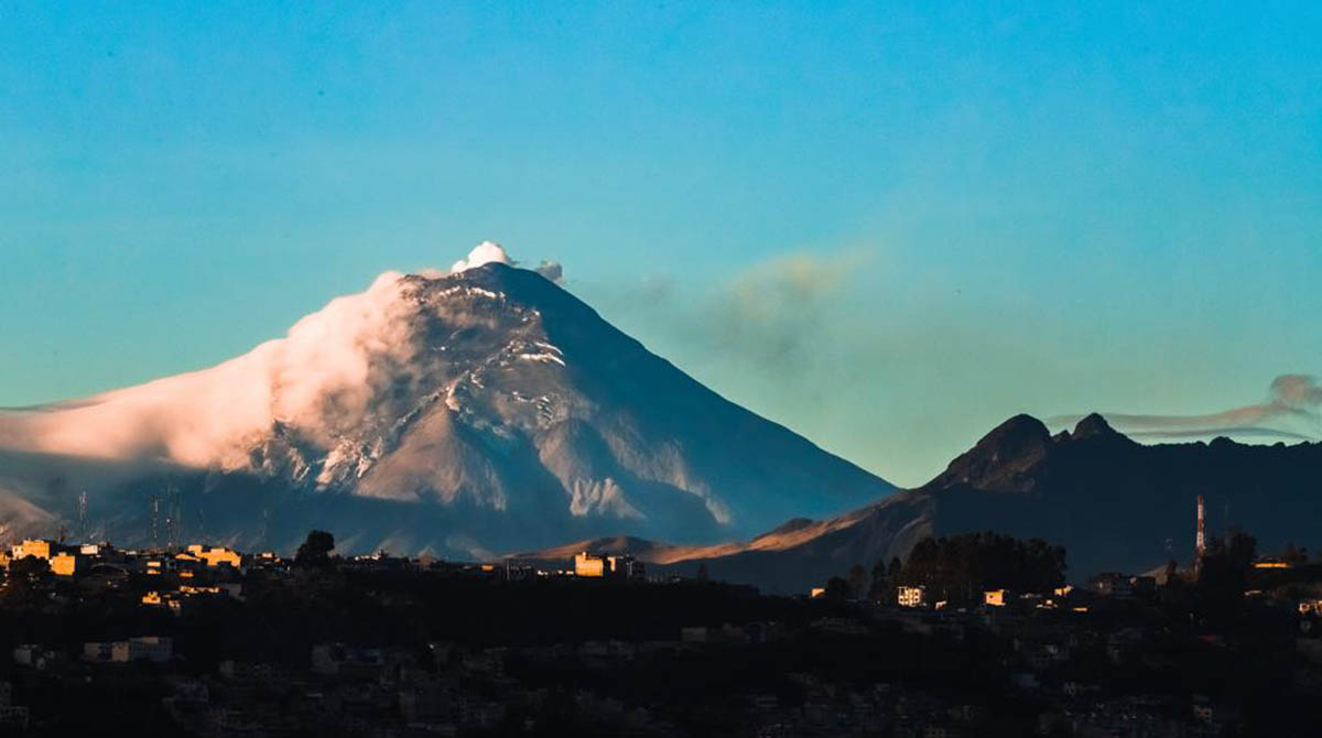 Emisiones del volcán Cotopaxi son extendidas. Sin embargo, en intensidad, no superan las registradas en los primeros meses de 2023. Foto: Patricio Terán / EL COMERCIO
