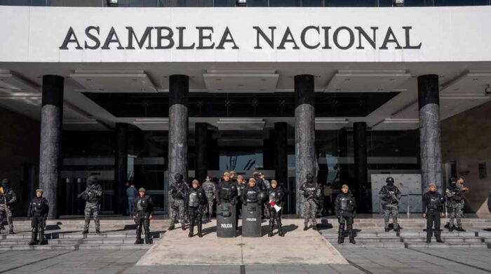 Los miembros de la alta cúpula militar y policial se pronunciaron luego de que el presidente Guillermo Lasso decretó la muerte cruzada. Foto: Carlos Noriega / EL COMERCIO