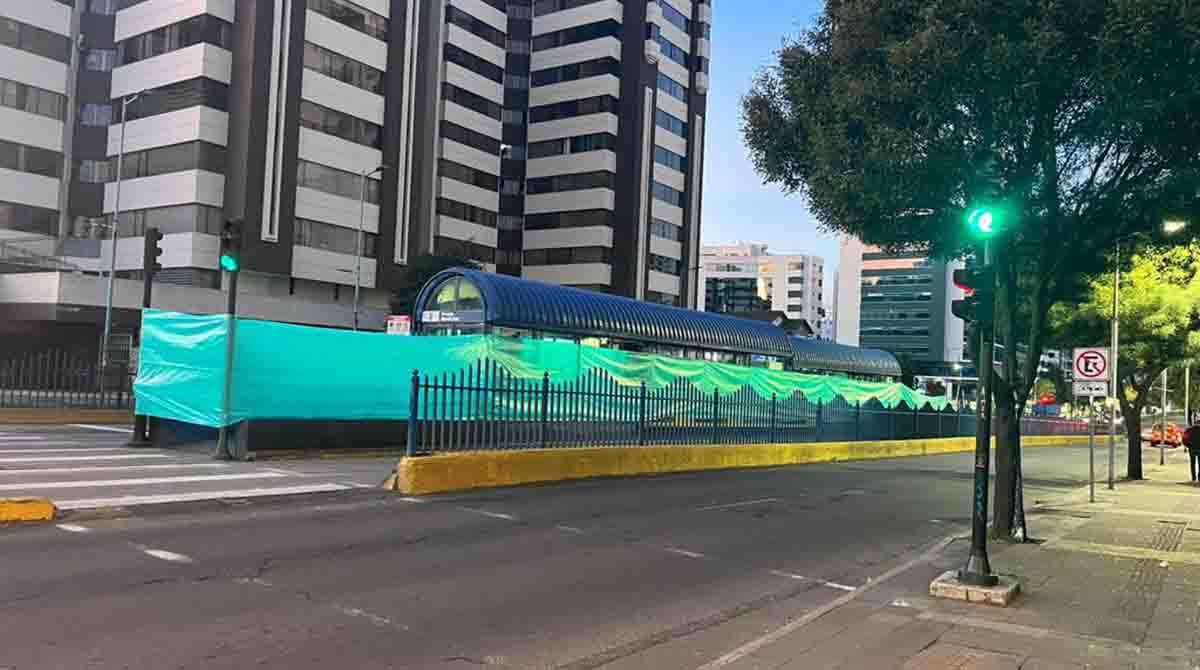 Las obras de reparación de las paradas Galo Plaza y Benalcázar se extendrán por 45 días. Foto: Twitter @TransporteQuito