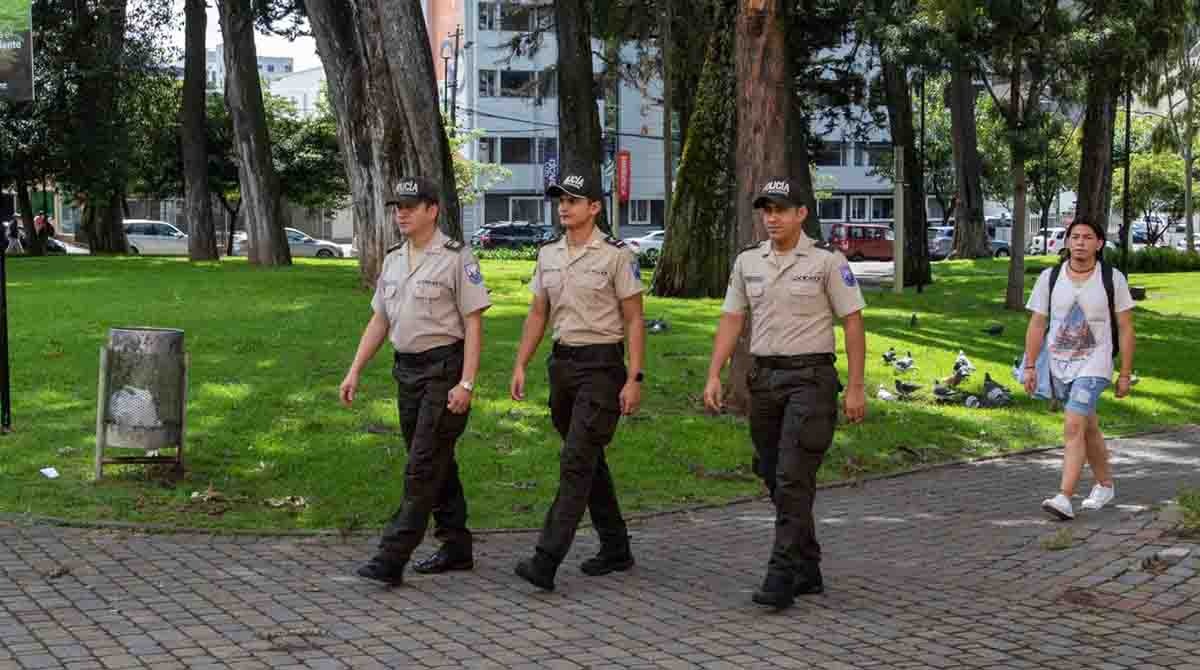 Policía de Barrio está activo en tres sectores de Quito, uno de ellos es en el Parque Julio Andrade. Foto: Carlos Noriega / EL COMERCIO