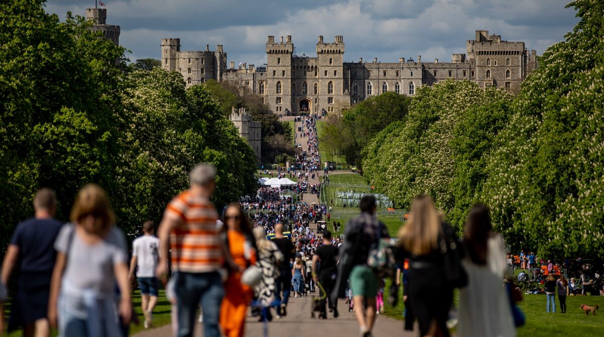 La gente acudió este domingo 7 de mayo al concierto frente al Palacio de Windsor. Foto: EFE