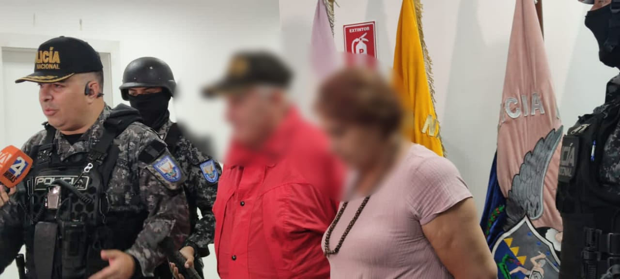 El extranjero se reencontró con su esposa en las instalaciones policiales. Foto: Policía Nacional