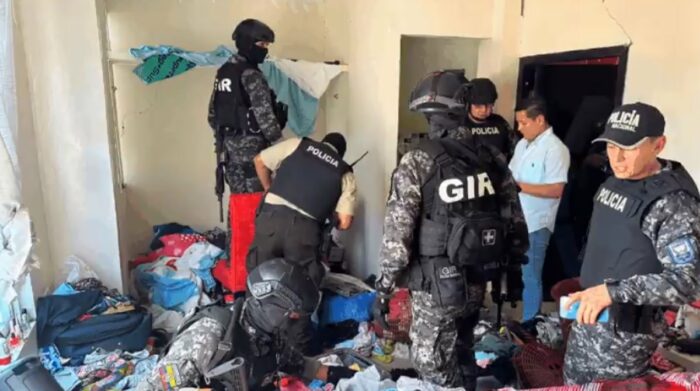 Las autoridades adelantaron varios allanamientos en Esmeraldas. Foto: Policía Nacional