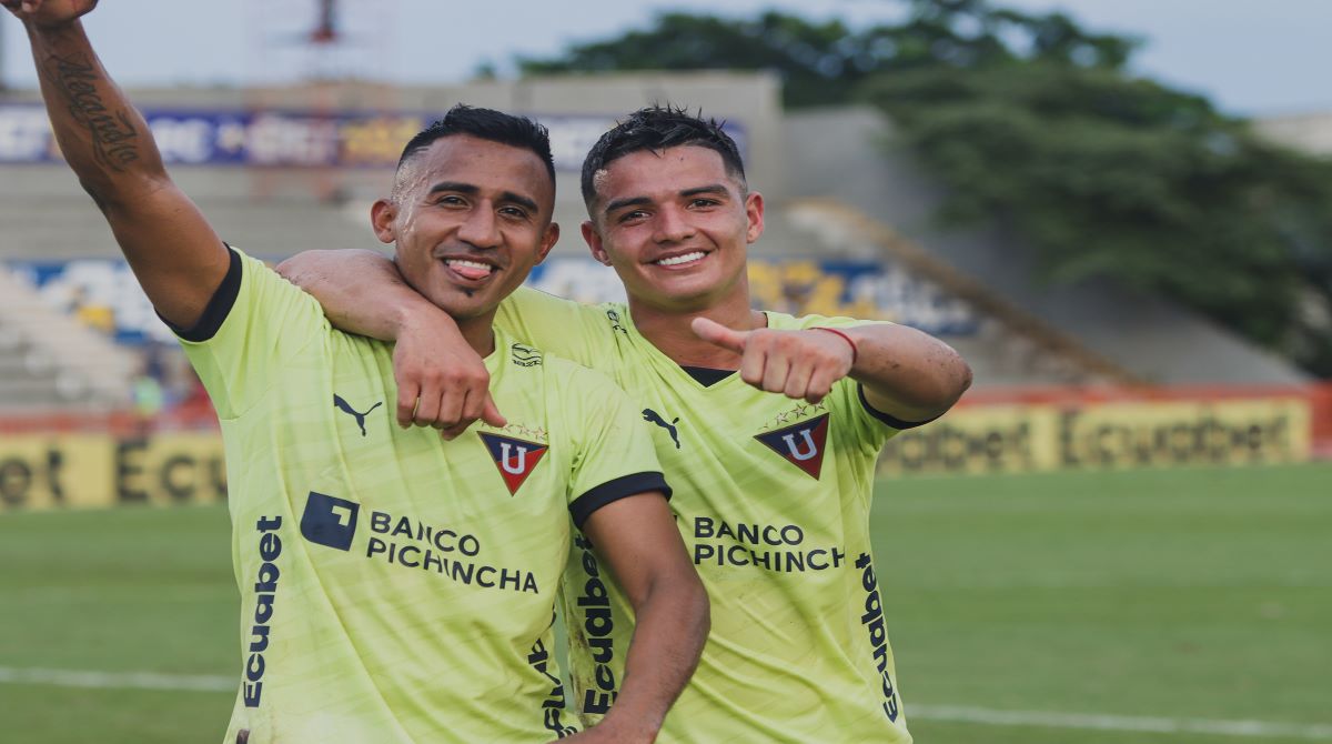 Danny Luna y Alexander Alvarado (der.) defienden a Liga de Quito, en esta temporada. Foto: LDU