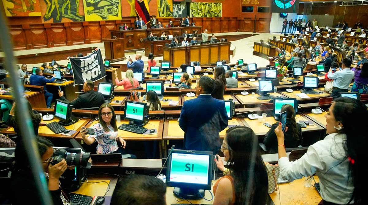 Momento de votación para el llamado a juicio político contra el presidente Guillermo Lasso. Foto: Carlos Noriega / EL COMERCIO