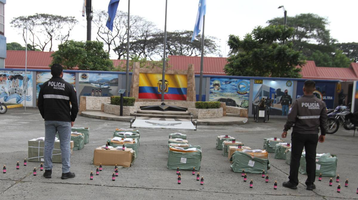 La mercadería era comercializada en un local del centro de Guayaquil. Foto: Policía Nacional