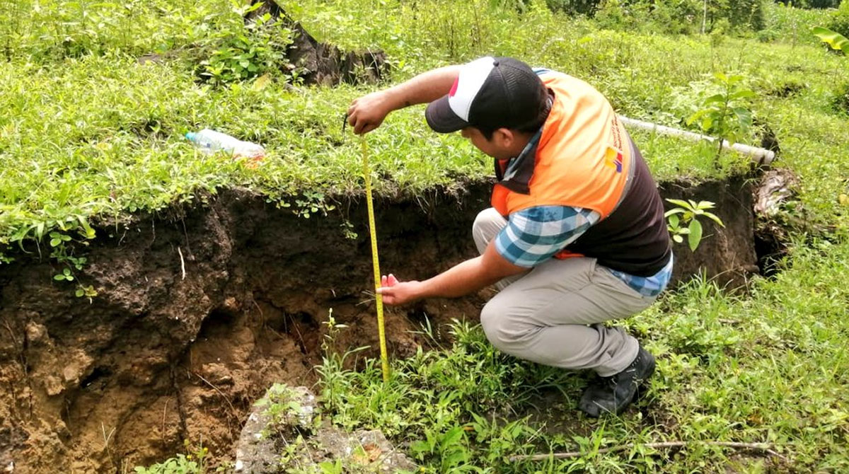 El sector La Pajita, de Paján, está afectado por un deslizamiento y se evidenció el afloramiento de agua en distintos puntos. Foto: Secretaría de Gestión de Riesgos