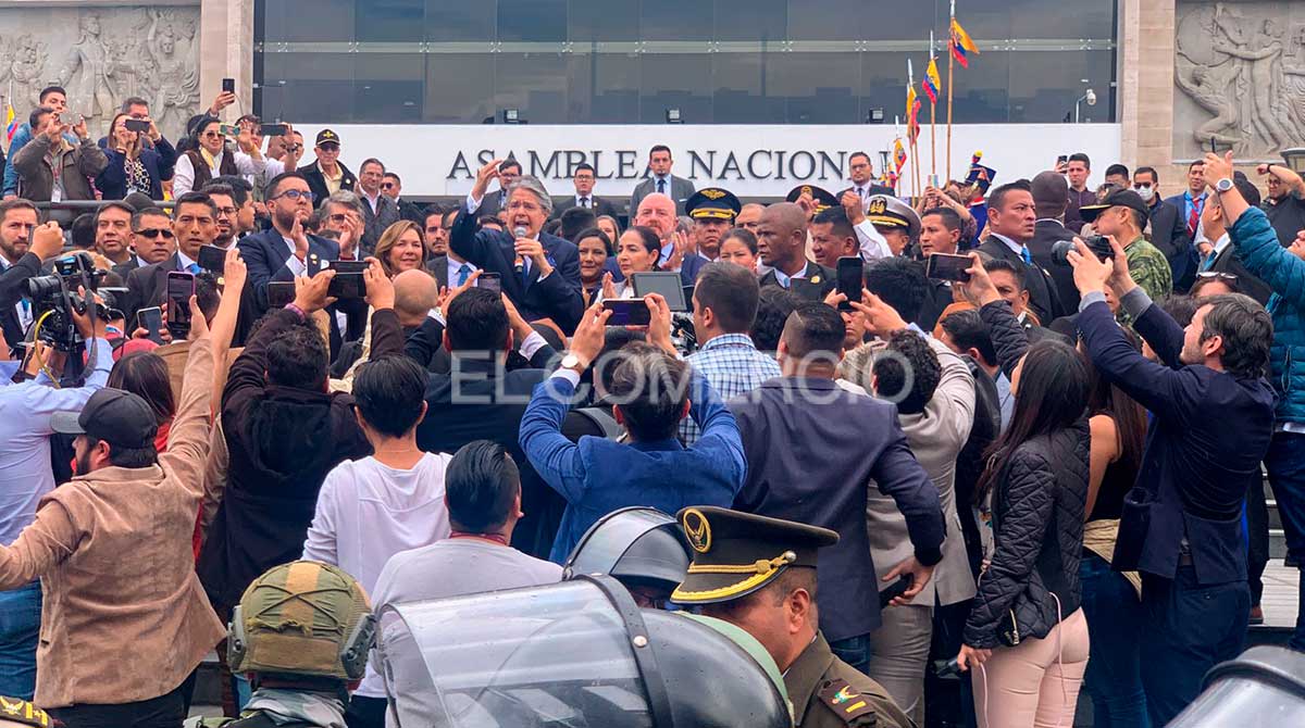 El presidente Guillermo Lasso dio un discurso antes de entrar al Pleno de la Asamblea. Foto: Carlos Noriega / EL COMERCIO