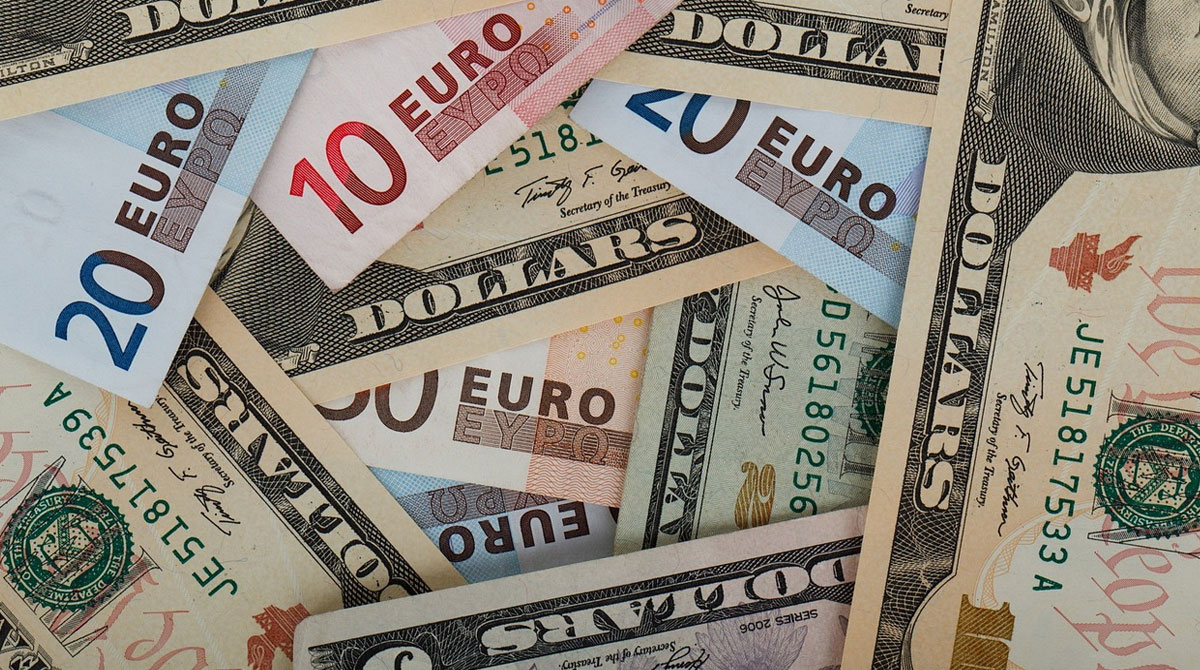 El dólar se fortaleció frente al euro y cambió la tendencia que existía desde abril. Foto: Pixabay