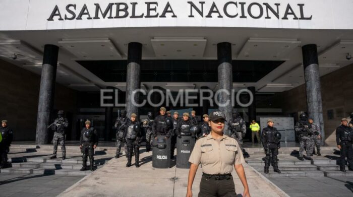 El decreto 741 firmado por el presidente Guillermo Lasso activó la muerte cruzada y disolvió la Asamblea Nacional. Foto: Carlos Noriega / EL COMERCIO
