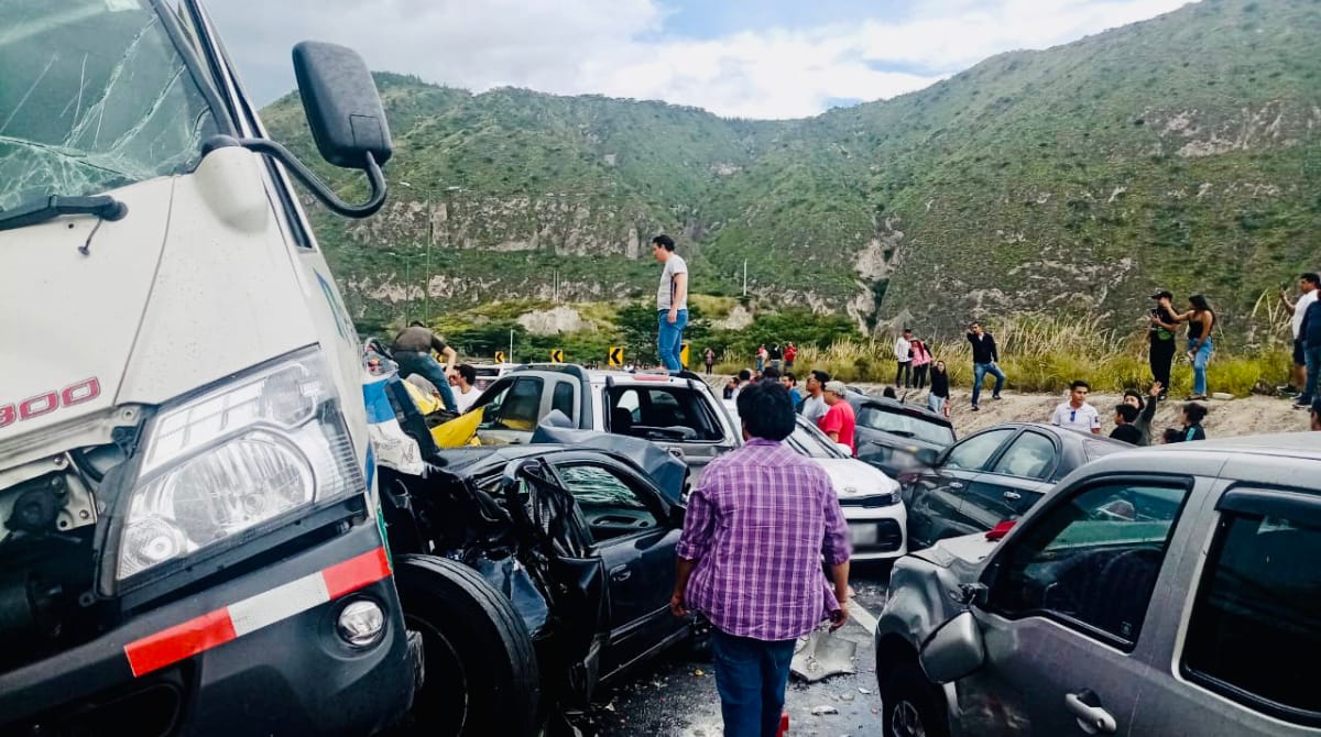 El siniestro provocó el cierre en toda la Panamericana Norte que presenta más de cuatro kilómetros de tráfico en ambos carriles. Foto: Twitter / Esteban Cárdenas