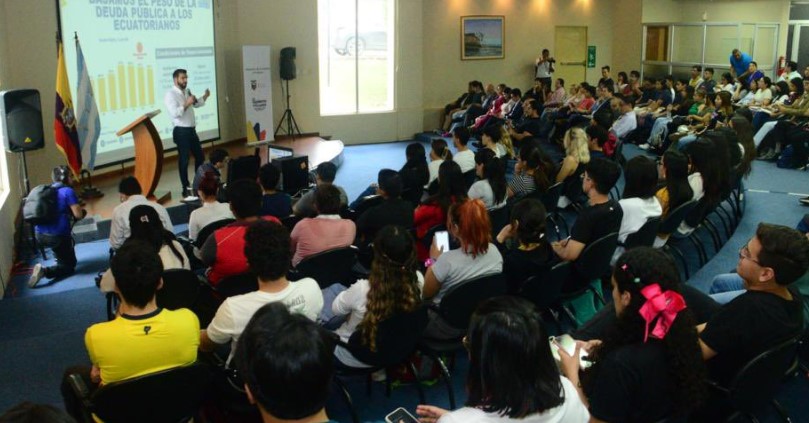 El ministro de Economía y Finanzas, Pablo Arosemena, realizó su Rendición de Cuentas 2022 ante estudiantes de la Escuela Superior Politécnica del Litoral, en Guayaquil. Foto: Cortesía