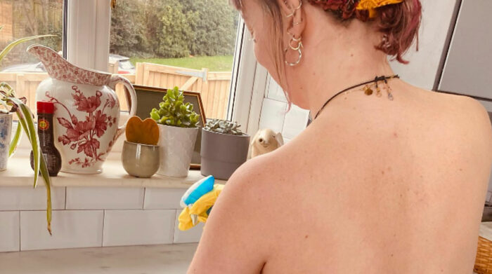 Lottie promociona sus servicios en redes sociales. Foto: Foto: Instagram Musings from a naked cleaner