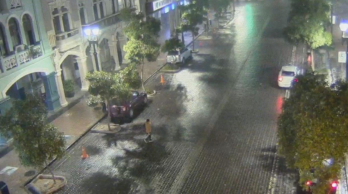 Guayaquil soportó una noche y madrugada de truenos y lluvia entre el lunes 22 y el martes 23 de mayo de 2023. Foto CSCG