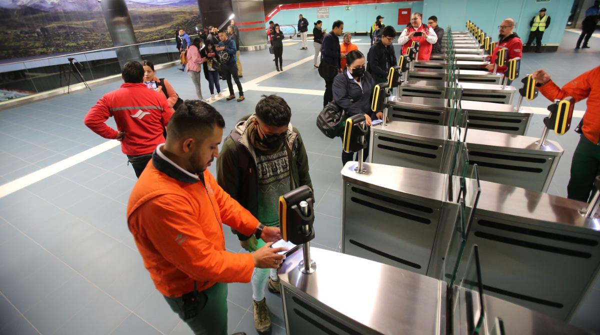 El Metro de Quito trabajará en alternativas de pago para la recaudación de pasajes. Foto: Julio Estrella / EL COMERCIO
