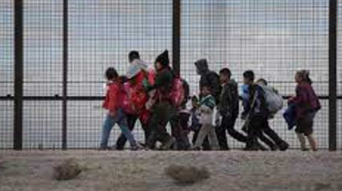 Los migrantes que llegan a Texas son enviados a otras ciudades como una forma de aliviar las fronteras. Foto: Cortesía