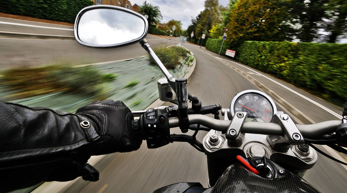 Imagen referencial. La mujer sufrió el percance con su moto nueva, cuando salía del local. Foto: Pixabay