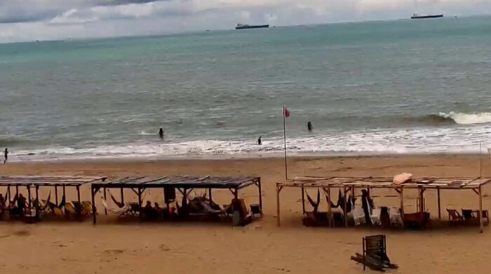 Imagen referencial. El pronóstico del oleaje brinda indicaciones para los bañistas que desean ingresar a las playas de Ecuador. Foto: Twitter ECU 911
