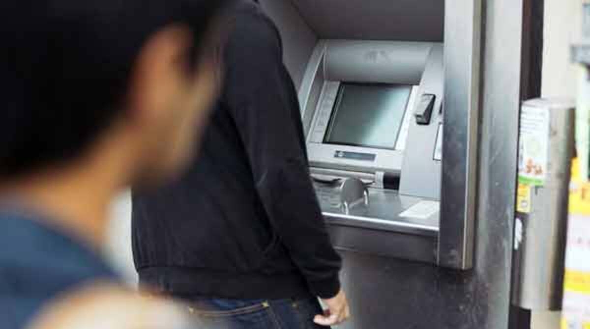 Imagen referencial. Cubra su clave cuando retire dinero del cajero automático. Foto: Free image