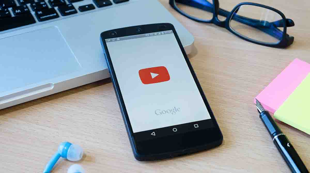 YouTube está probando una función con la que impide reproducir vídeos a aquellos usuarios que utilicen bloqueadores de anuncios. Foto: Freepik