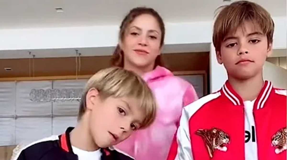 Shakira junto a sus hijos, durante un video corto donde bailan los tres. Foto: Cortesía