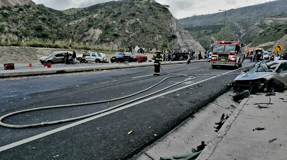 El conductor del vehículo involucrado en el siniestro fue detenido. Foto: Twitter Bomberos Quito