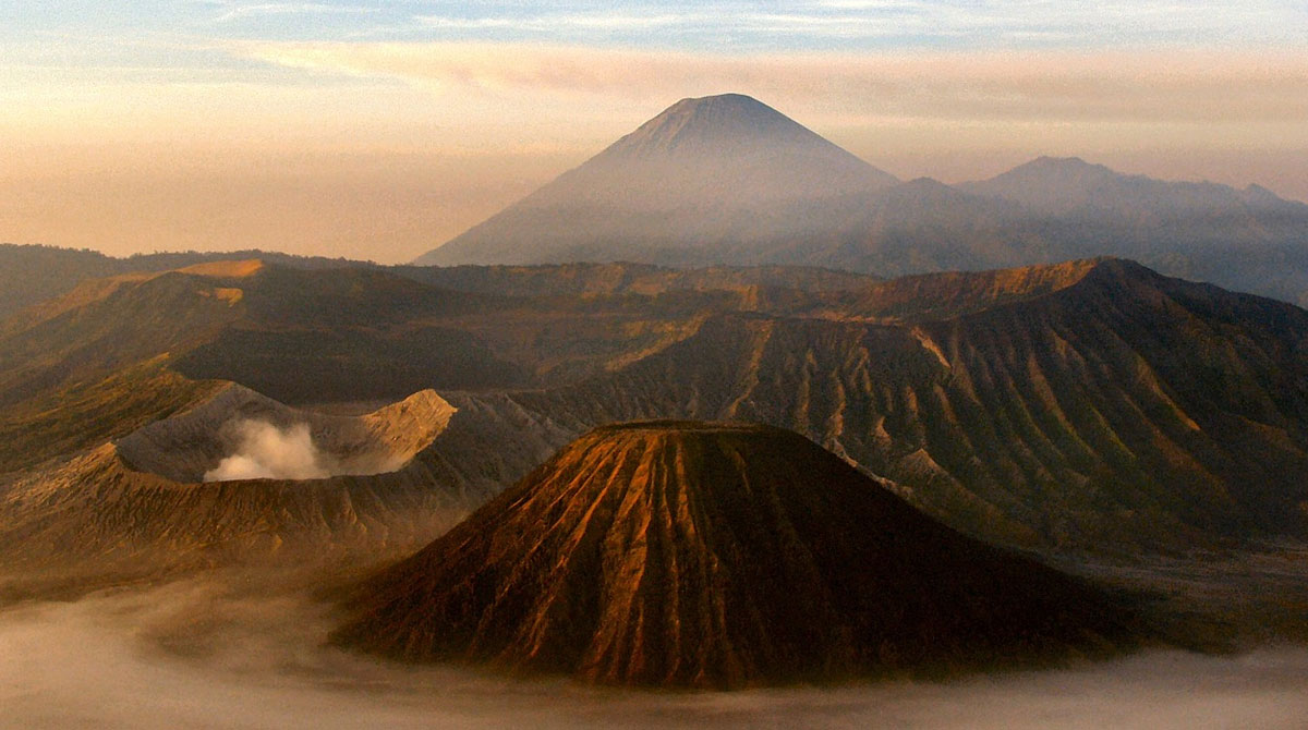 Imagen referencial. Los devotos en Indonesia ascienden cada año por el volcán Monte Bromo para ofrecer un sacrificio a sus dioses. Foto: Pixabay